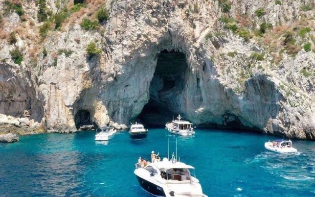 Capri half day boat tour